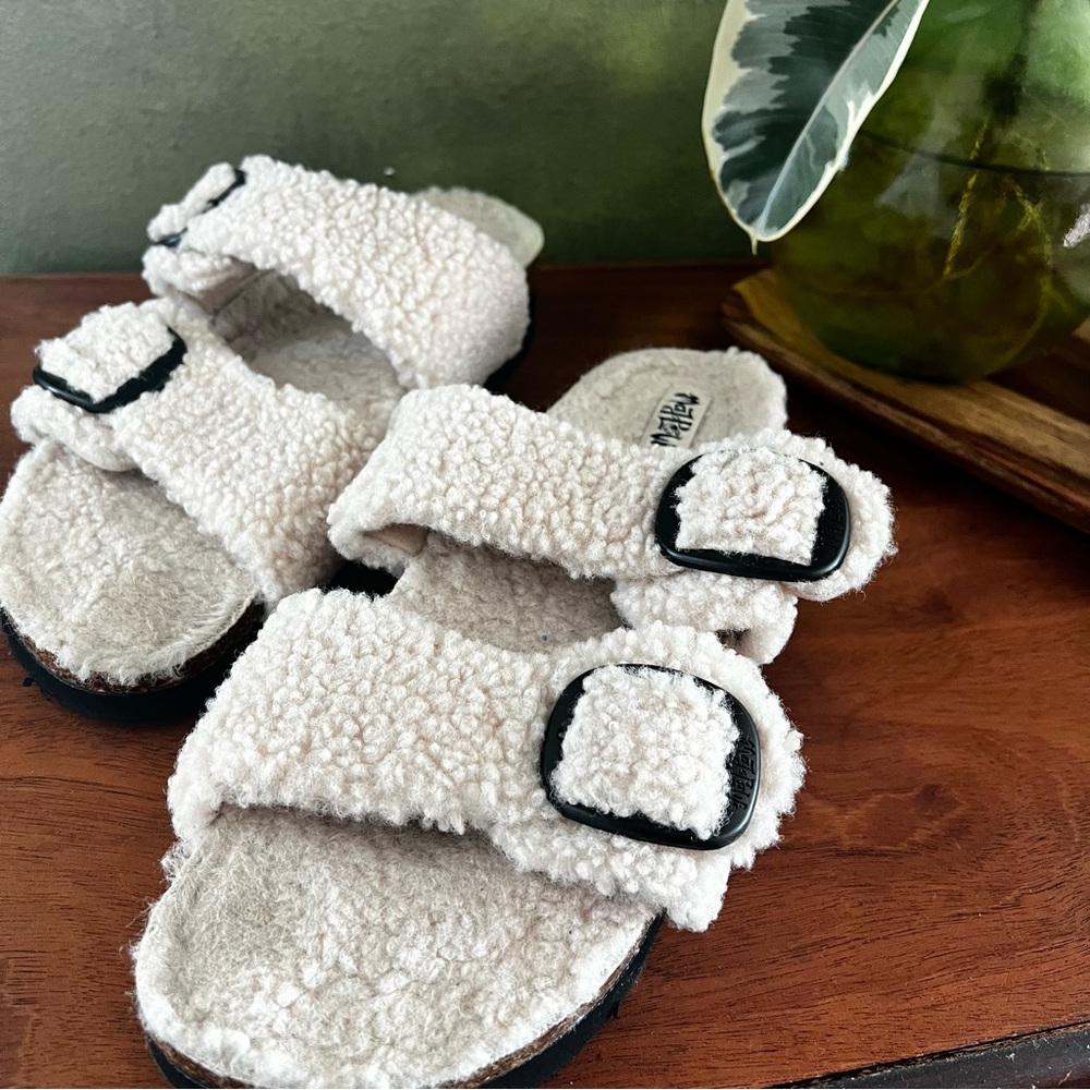 Mad Love Selema Fleece Flat form sandals
